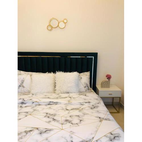 Luxurious room for Ladies only near Five JVC