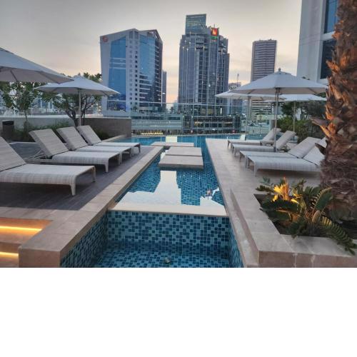 Luxurious Studio Apartment Lake View Damac Maison Prive Business Bay