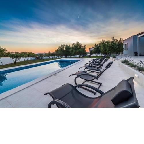 Luxurious Villa in Debeljak with Swimming Pool