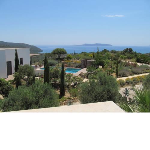 Luxurious Villa in Foinikounta with Panoramic View
