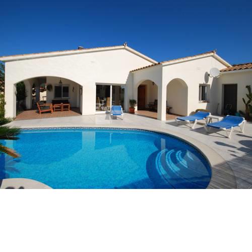 Luxurious Villa Near Calonge With A Sun Terrace
