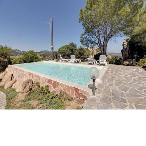 Luxurious villa with private pool and bubble bath