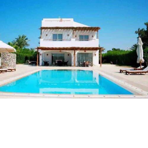 Luxurious villa with private pool and lagoon view, El Gouna.