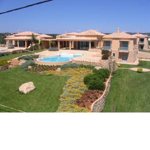 Luxurious Villas in Petrothalassa