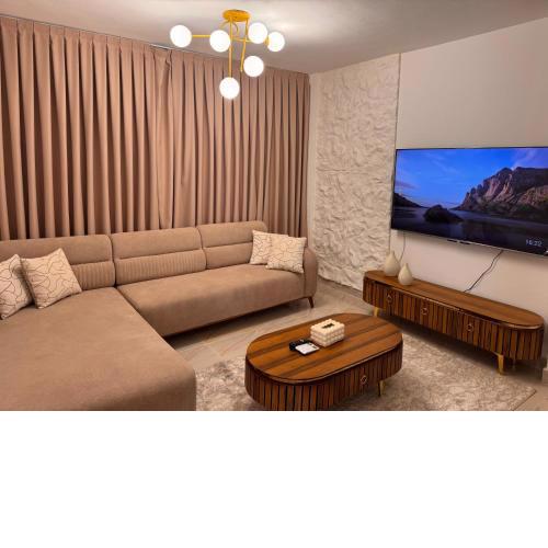 Luxury - 2 Bedroom Apartment B11