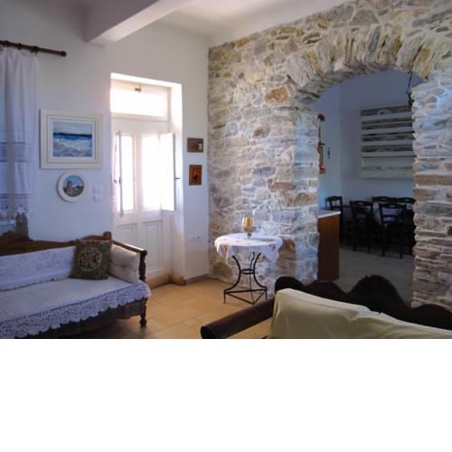 Luxury 100 m2 house in the centre of Naxos