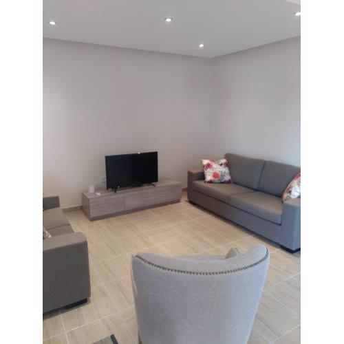 Luxury 2 Bedroom Apartment Central