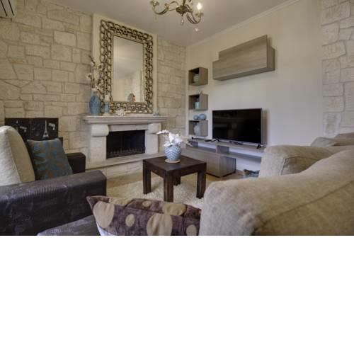 Luxury 2br apartment 50m from beach