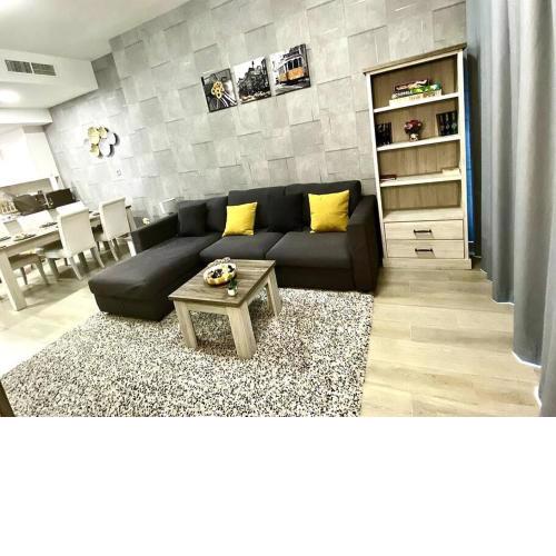 Luxury 2BR for 6 with King Beds, Gym, Sauna in JVC