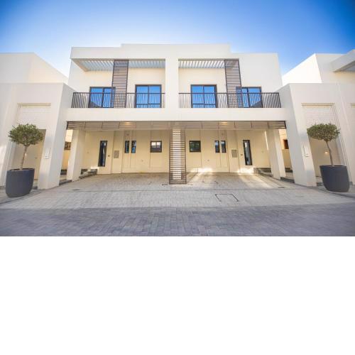 Luxury 3 bedroom villa # 64 with beach and pool access