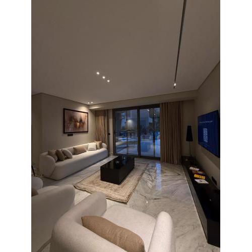 Luxury 3BR Apt Large Garden & Pool at Silverpalm