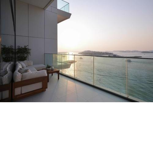 Luxury 3BR Apt with full Palm & Seaview private beach access @ EMAAR