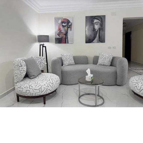 Luxury 3BR Nile View Apartment With Billiards Included