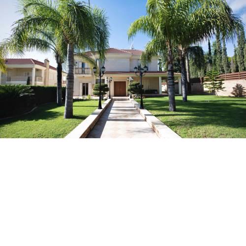 Luxury 4 Bedroom Villa In Prime Location