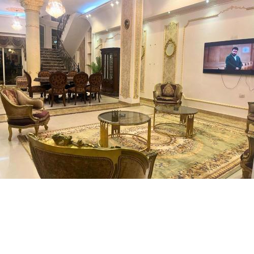 Luxury 5BR - Secure & Stylish with Airport Pickup