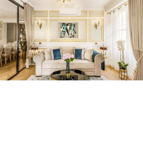 Luxury 6 Bedroom 5 bathroom Palace Apartment - Louvre View