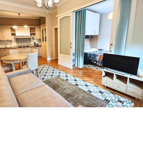 Luxury Apartment by Palazzo Senesi