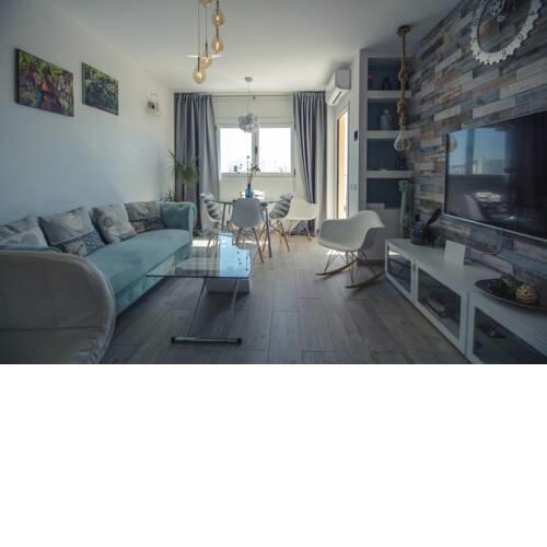 Luxury Apartment in front of the Beach