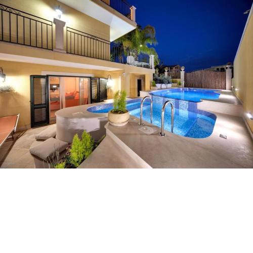 Luxury Apartment in Villa Madga
