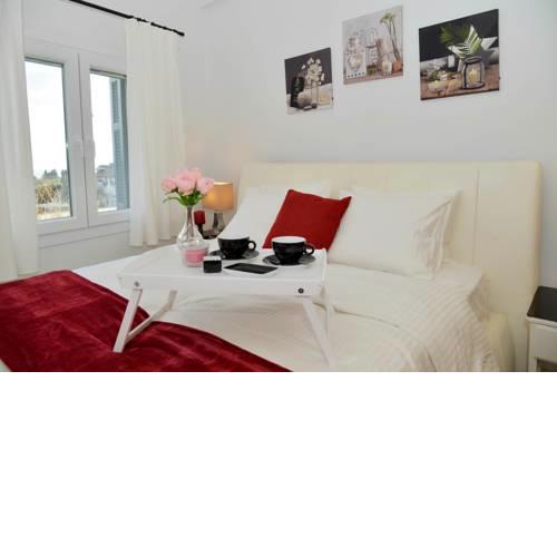 luxury apartment pelekas
