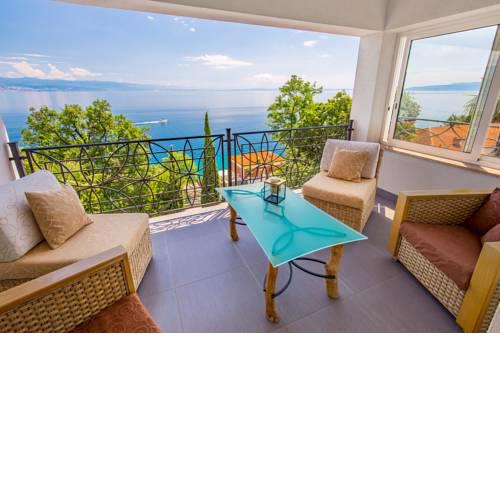 Luxury apartment Prestige near the sea