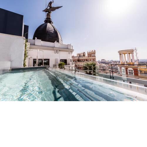 Luxury apartment right on Gran Via with pool and fitnessroom!
