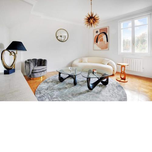 Luxury apartment with Eiffel Tower view -Old Private Hotel-MOBILITY LEASE