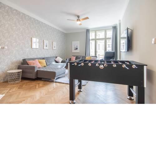 Luxury Apartment with Foosball for 10 people by easyBNB