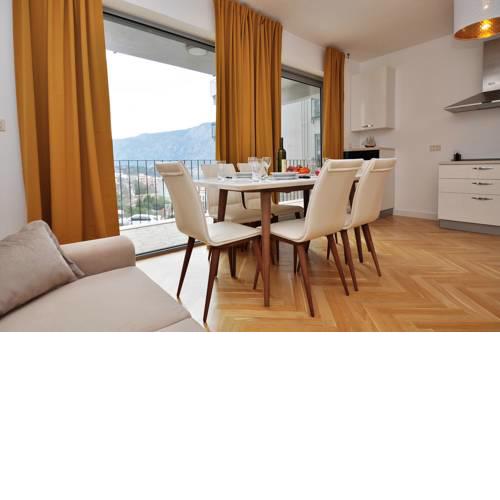 Luxury apartment with swimming pool in Dobrota
