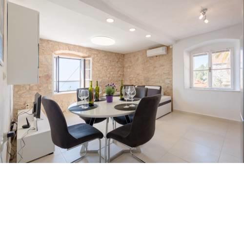 Luxury apartment with terrace Ladovina