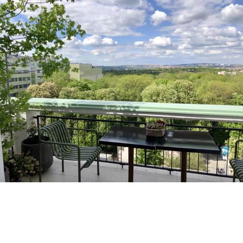 Luxury apartment with terrase, next to centre, easy fast from airport, train