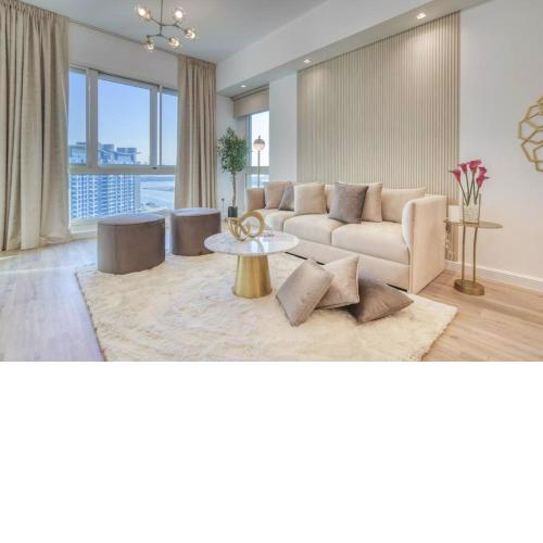Luxury Apt in Marina Residence 2