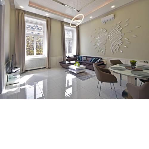 Luxury Apt w A/C & Sauna in City Center