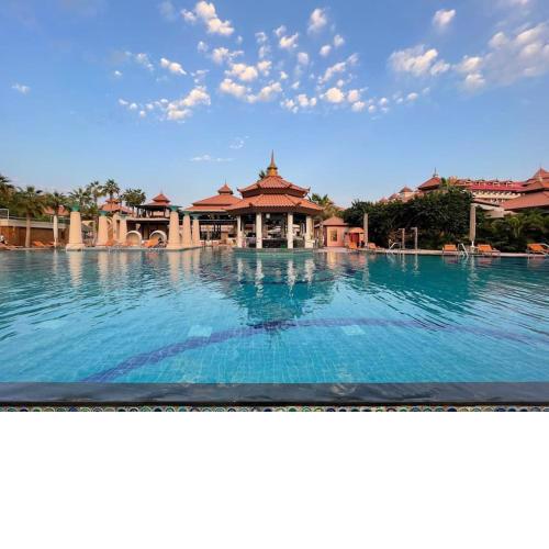 Luxury beach apartment in Palm Dubai with access to Anantara 5 star facilities