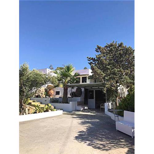 Luxury brand new flat in Karteros villa estate