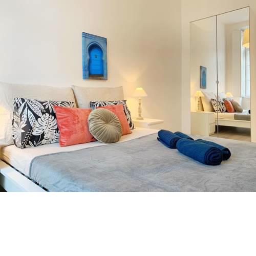 Luxury Central Downtown Apartment