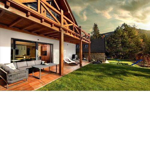 Luxury Chalet Oasis - Spacious 5 Bedroom& 5 bathrooms