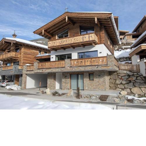 Luxury chalet with 3 bathrooms, near a small slope