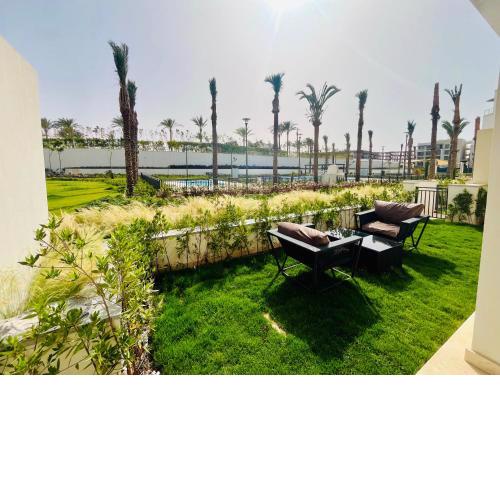Luxury Chalet with Private Garden & Pool View in Marassi