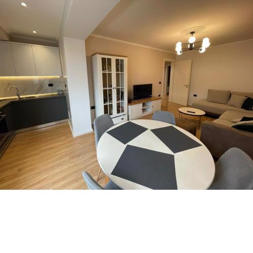 Luxury City Center 2bd Apt.