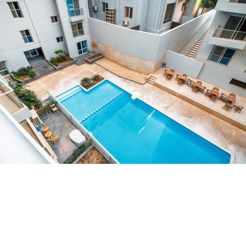 Luxury City Center One-Bedroom Suite by Peaks