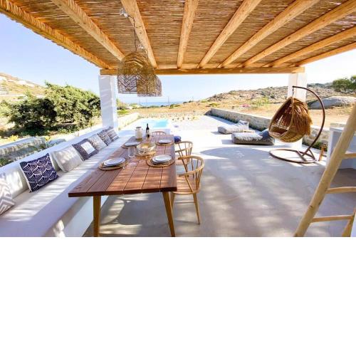 Luxury Cycladic Villa with Seaview and Pool