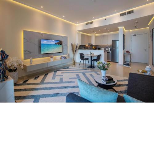 Luxury-Designer 1 BR Sea View