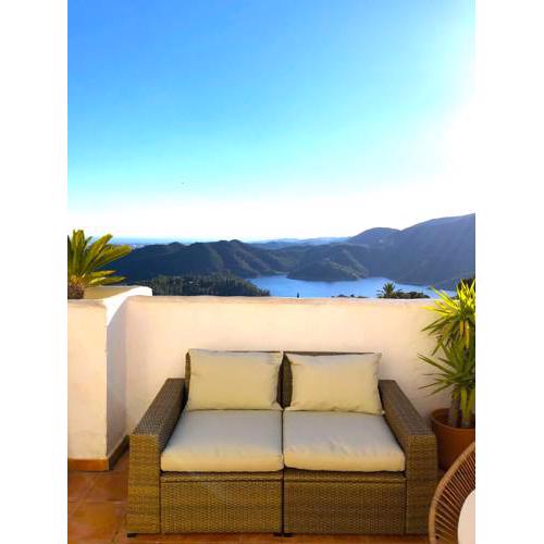 LUXURY DUPLEX WITH VIEWS.