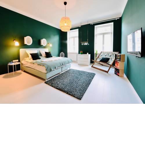 Luxury flat @ the subway station 10min to old town