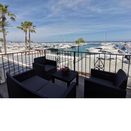 Luxury front line apartment in Puerto Banús