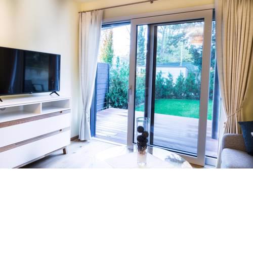 Luxury Garden Apartment (5 mins to the subway)