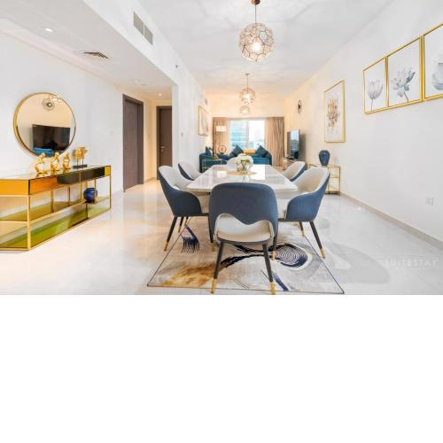 Luxury High floor City Suite with 270 degree