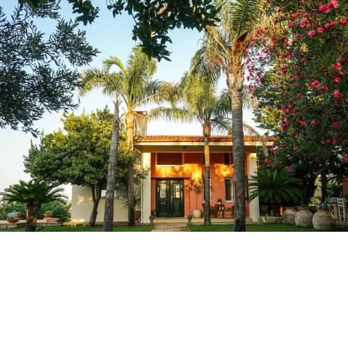 Luxury Hilltop Villa 200m from the Beach