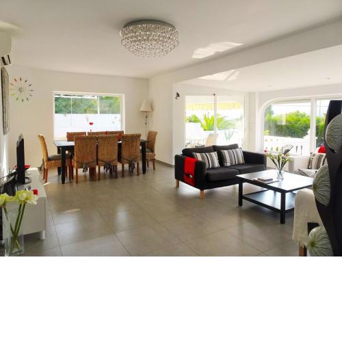 Luxury Holiday Home in Albir near Sea